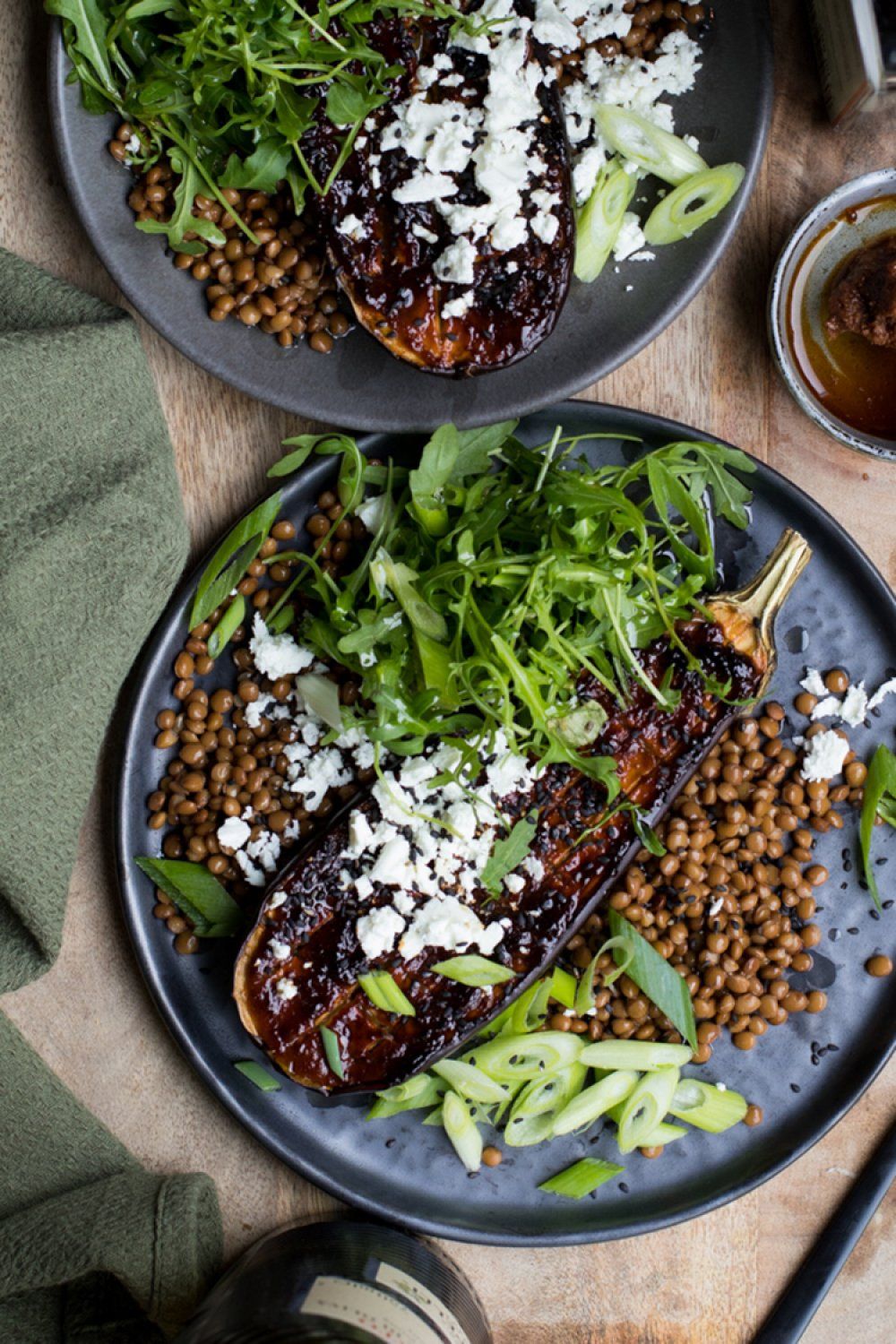 Geroosterde miso aubergines met feta