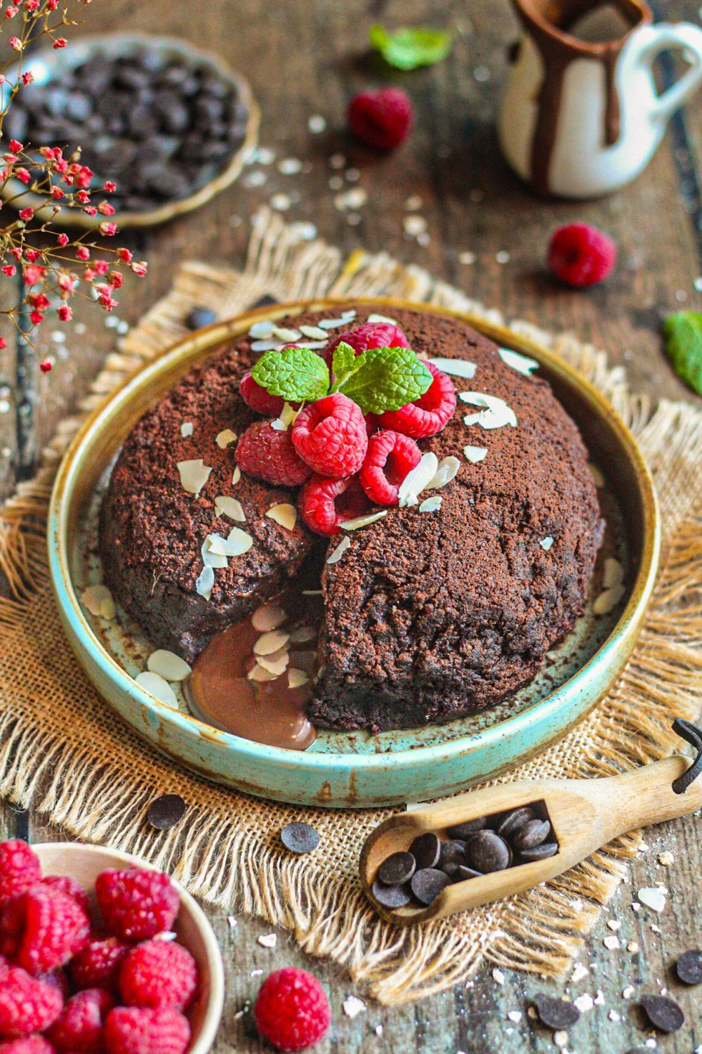 Vegan lava cake met frambozenvulling