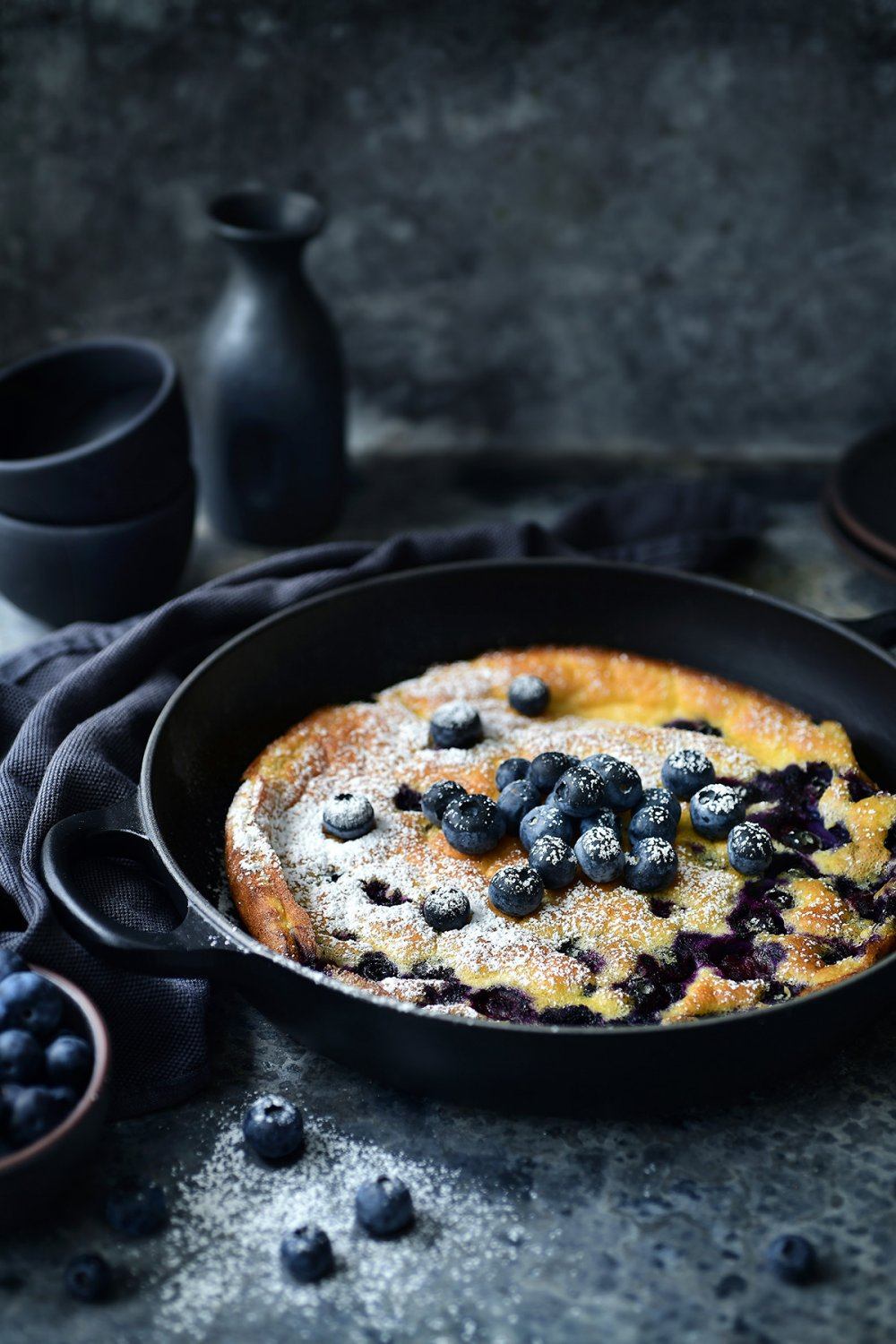 Dutch baby met blauwe bessen