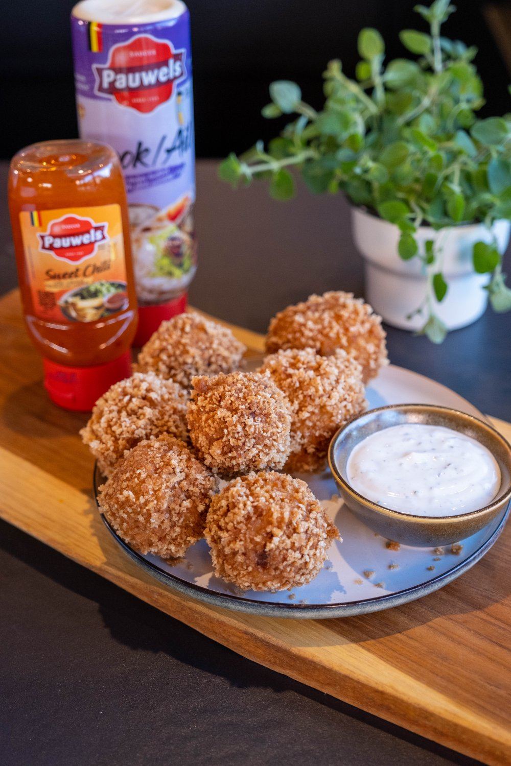 Veggieballetjes met geitenkaas en looksaus