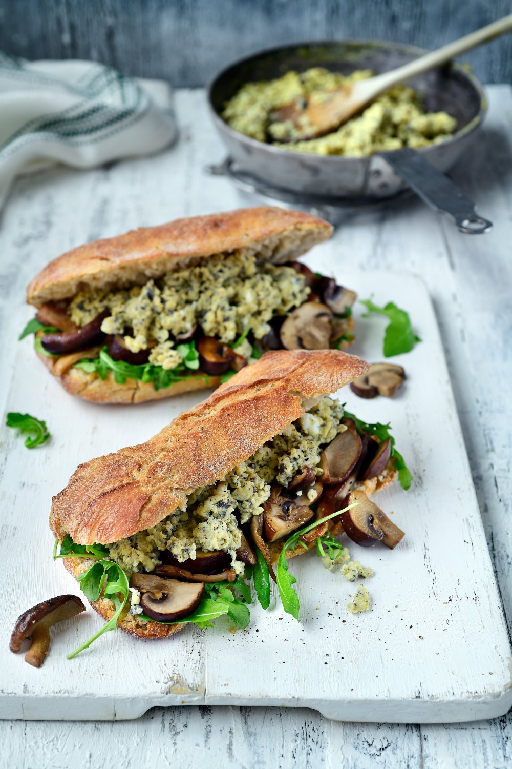 Broodje roerei met truffeltapenade