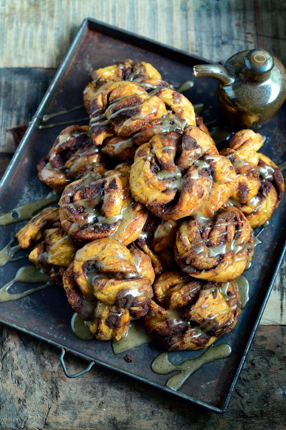 Kaneelknots met koffie-icing