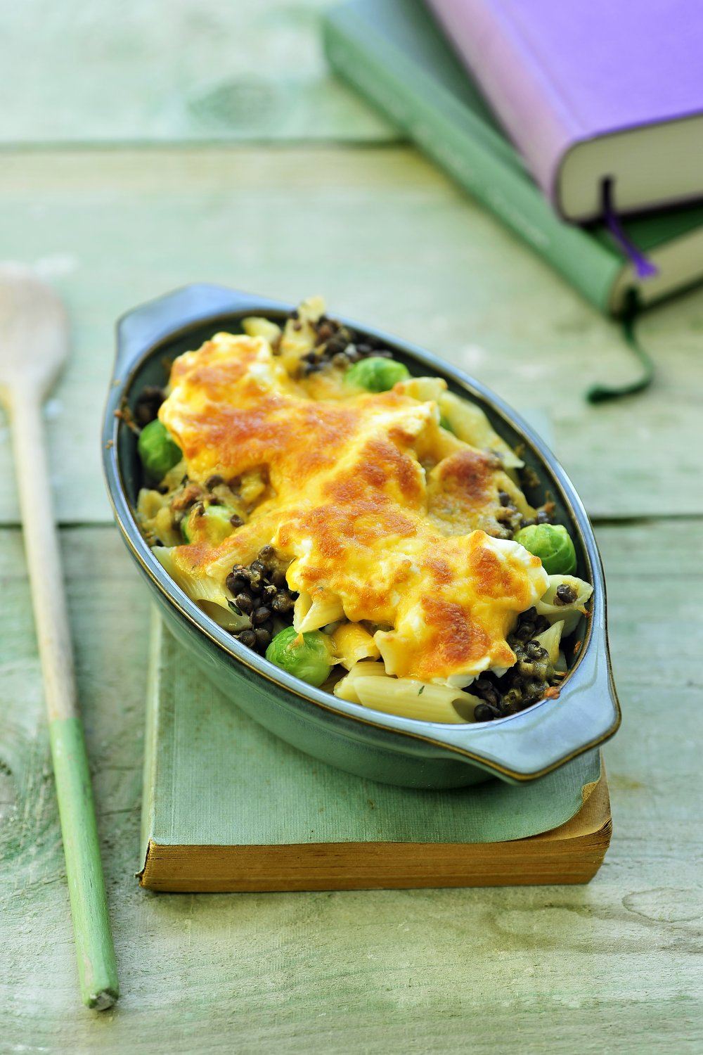 Gegratineerde penne met spruiten, linzen en cheddar