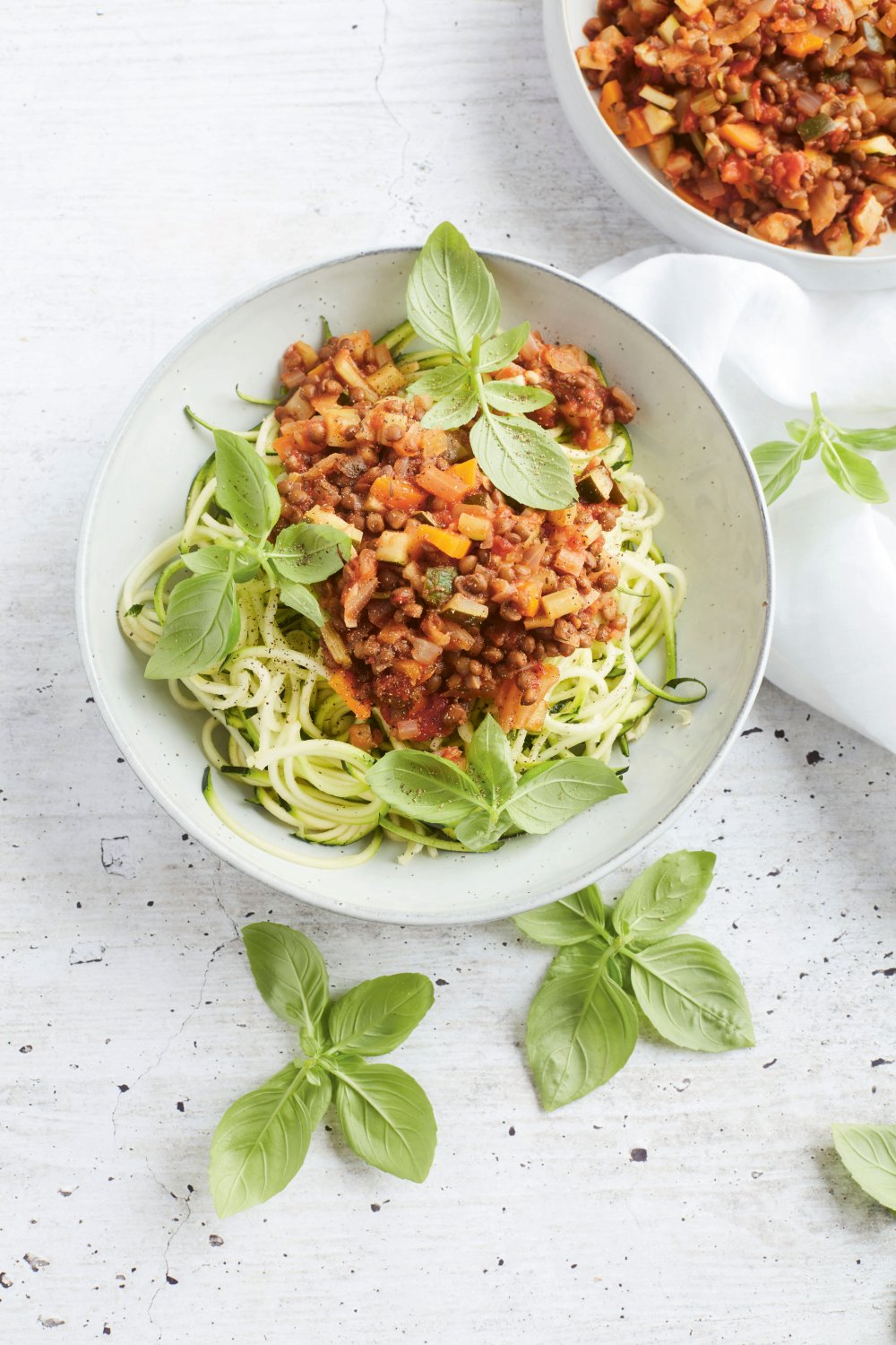 Courgettenoedels met linzenbolognaise