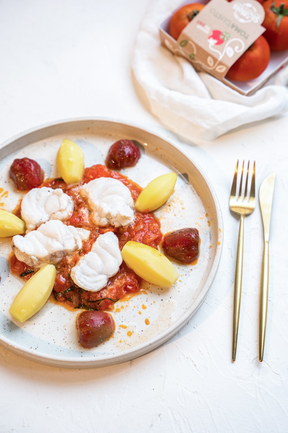 Zeeduivel met tomatencompote en aardappelen