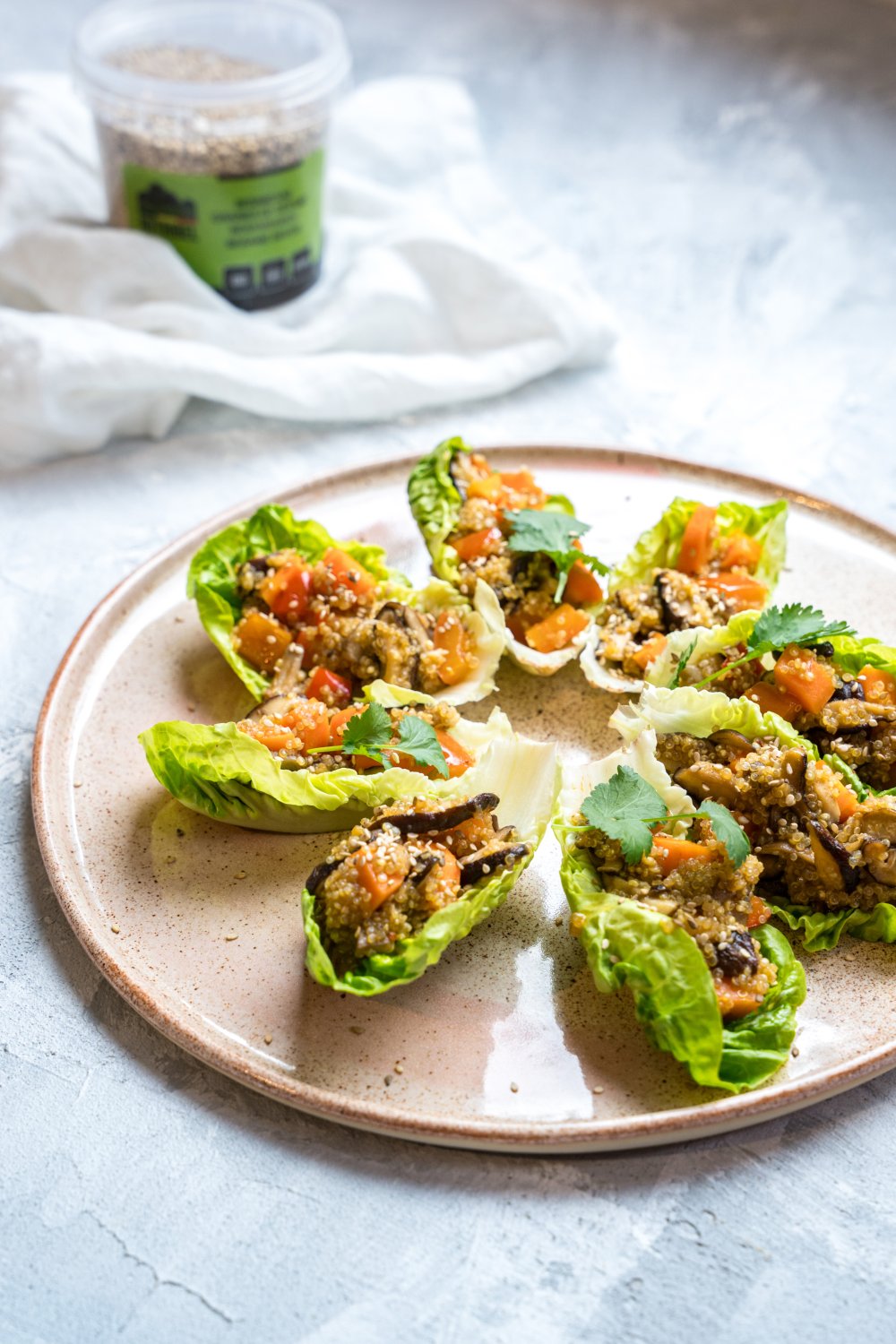 Slawraps met teriyakisaus, quinoa en champignons