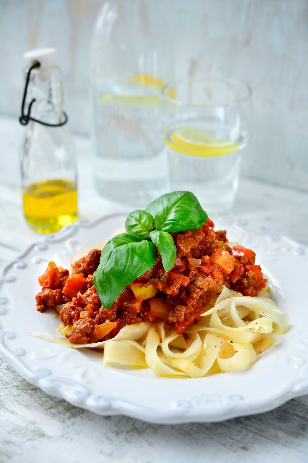 Pasta van pastinaak met groenterijke tomatenspaghettisaus