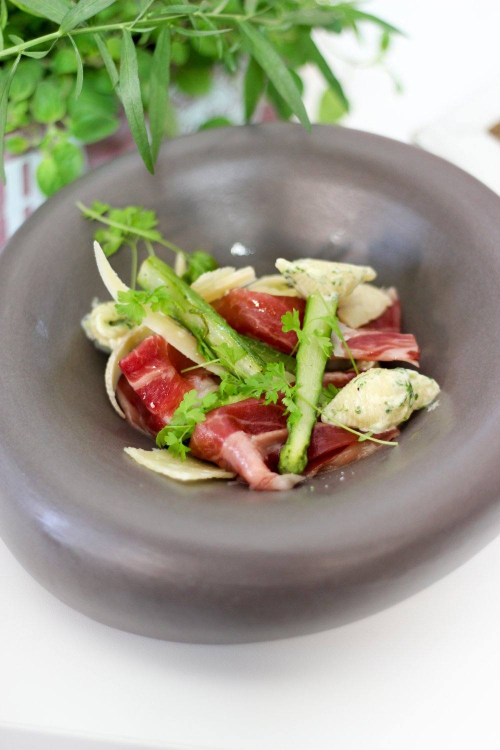 Pastaschelpen met ibericoham en groene asperges