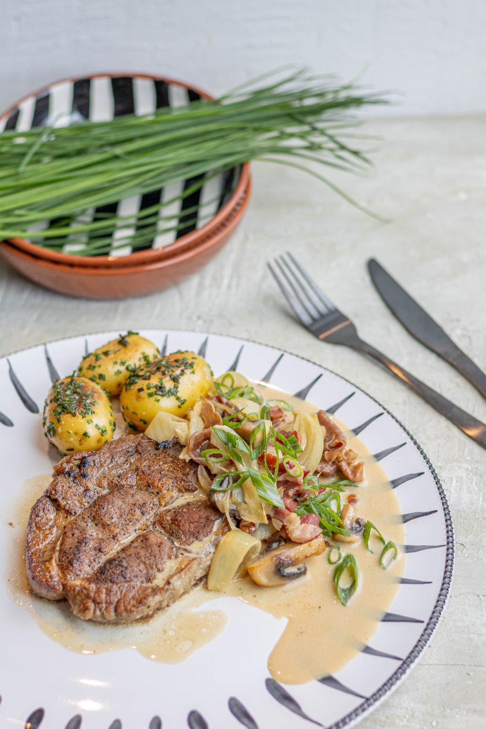 Spiering met een sausje van champignon, spek en Gandaham