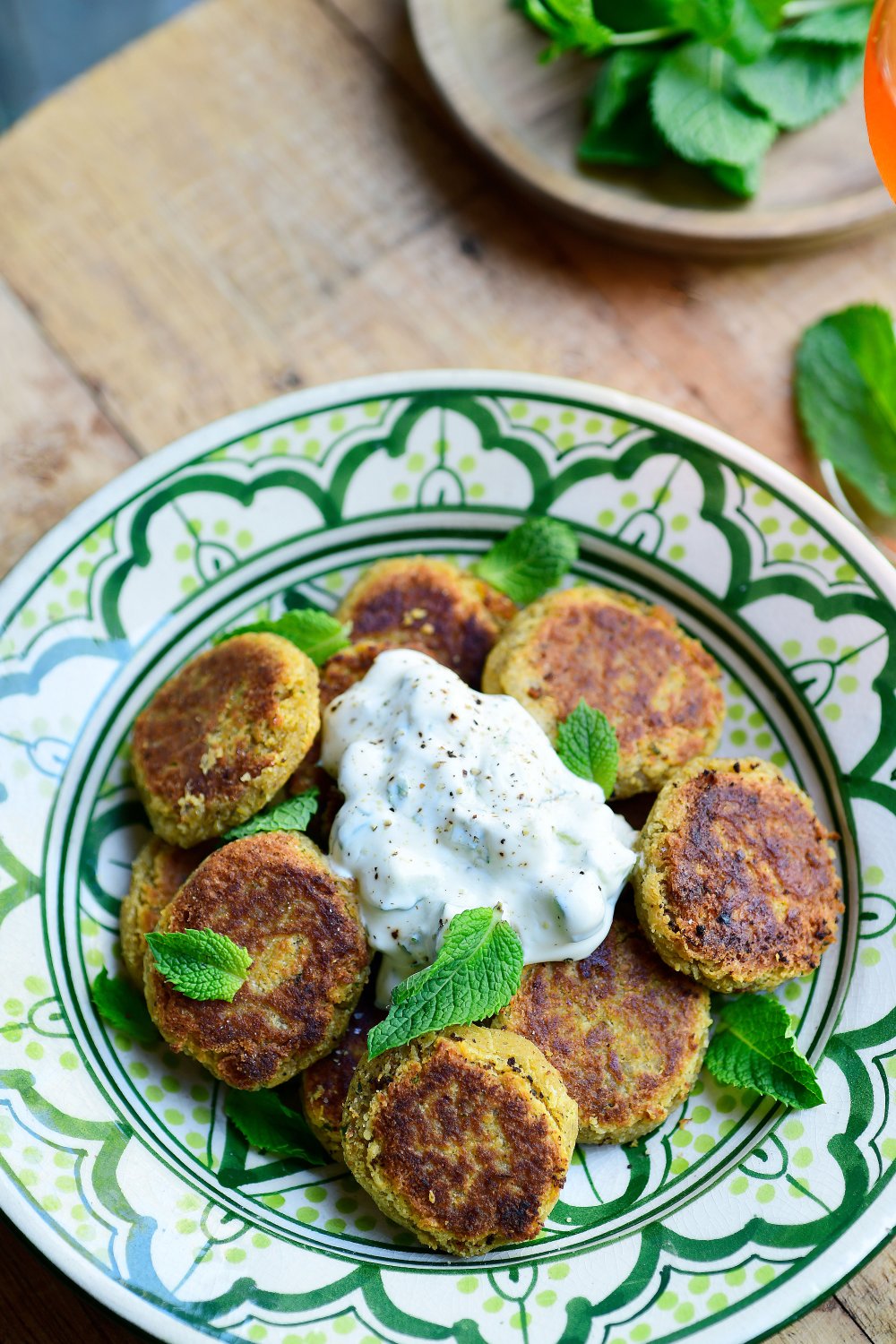 Falafelballetjes met dipsaus