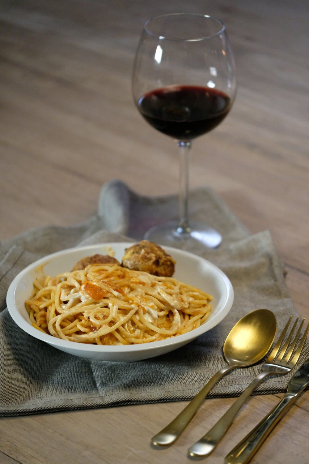 Balletjes in tomatensaus met pasta