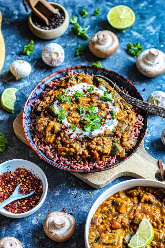 Vegan auberginecurry met champignons en linzen