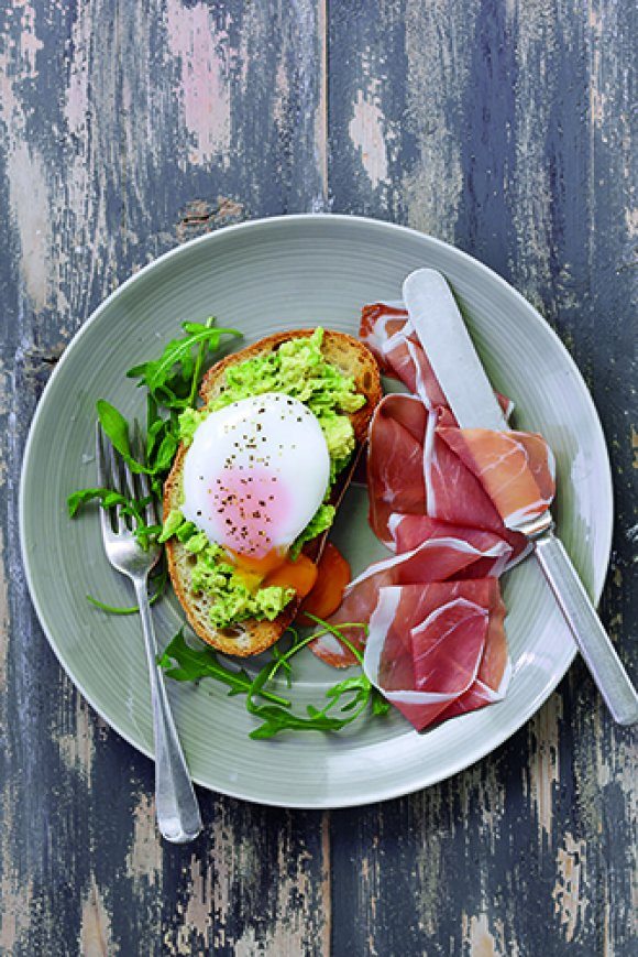 Avocadotoast met Parmaham