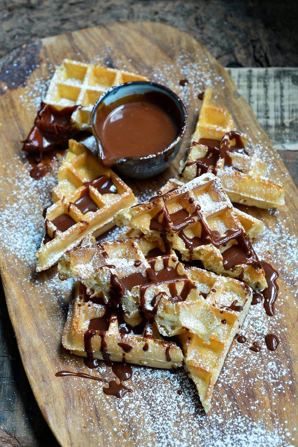 Brusselse wafels met chocoladesaus