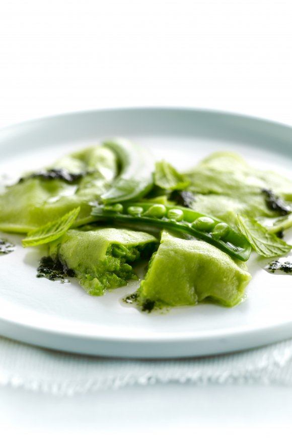 Groene ravioli met erwten en munt