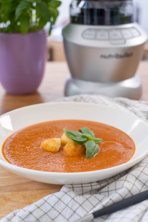 Tomatensoep met krokante mozzarellaballetjes