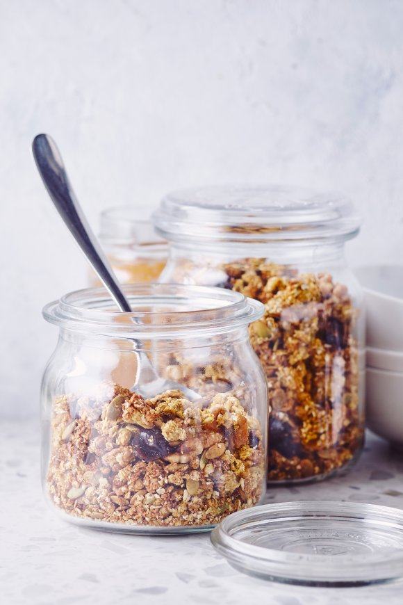 Pompoengranola met pindakaas en walnoten