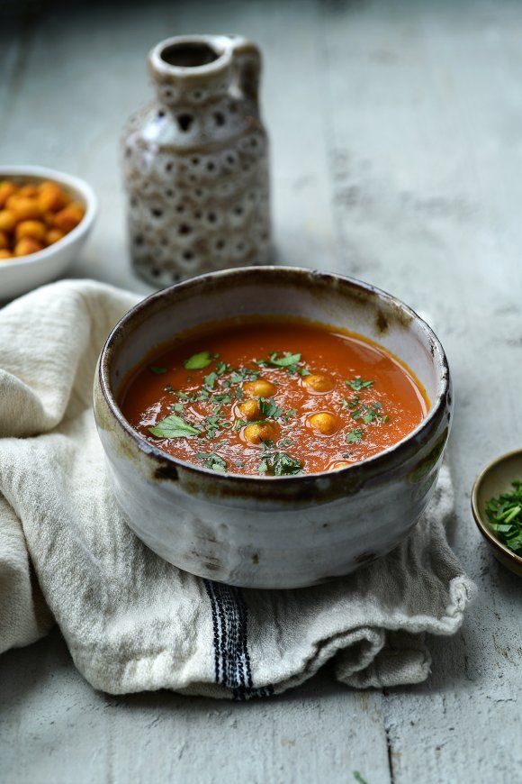 Pittige Marokkaanse soep met harissa en kikkererwten