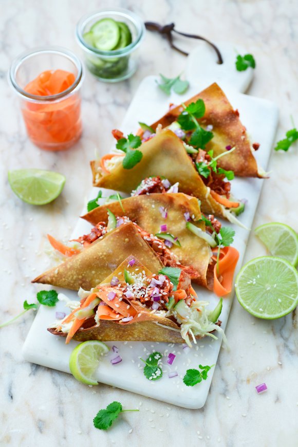 Wonton taco's met bbq chicken