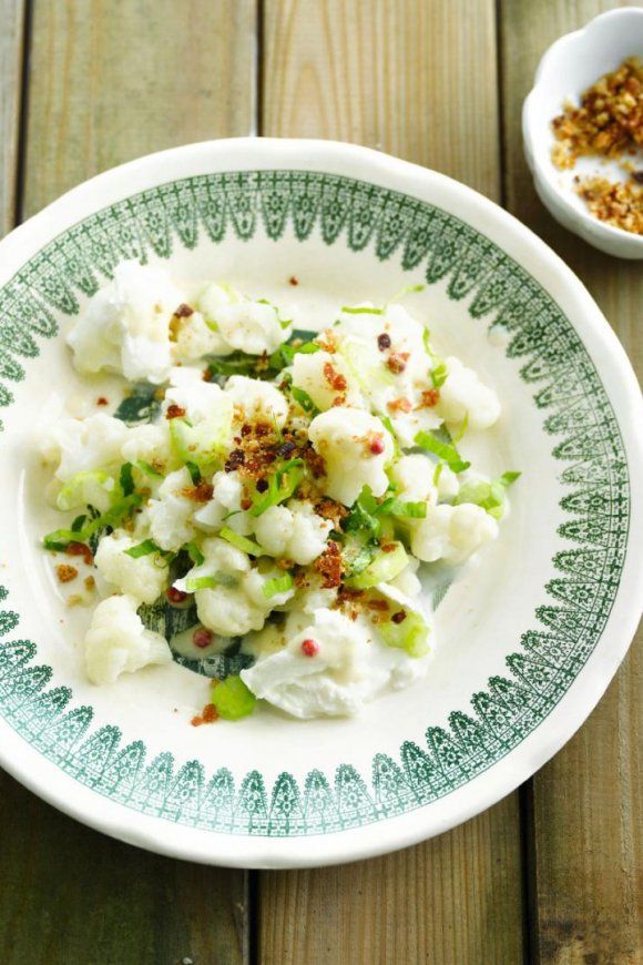 Bloemkoolsalade met mozzarella