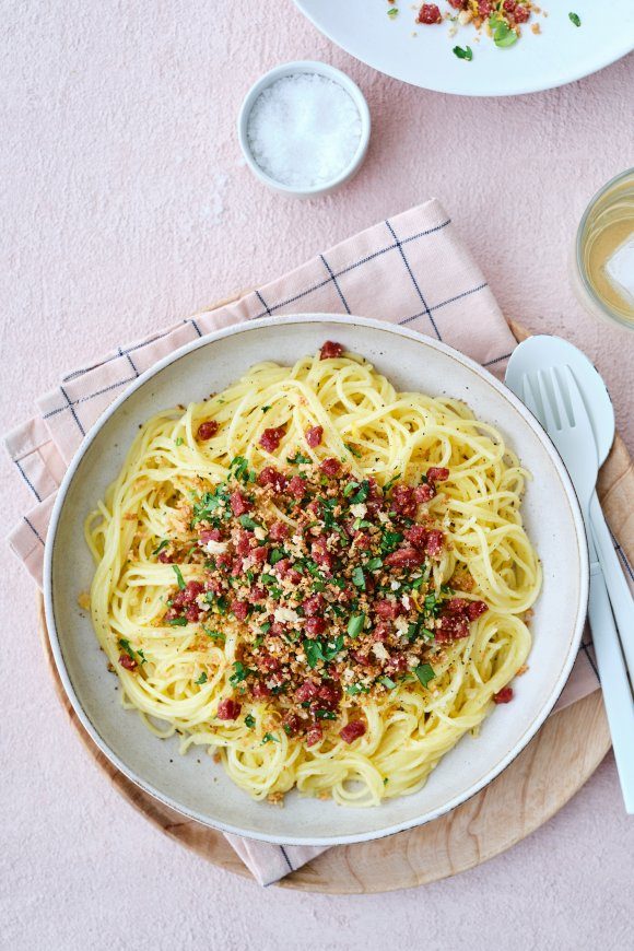 Spaghetti met pepperoni-pangrattato