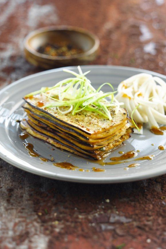 Millefeuille van aubergine en tofu