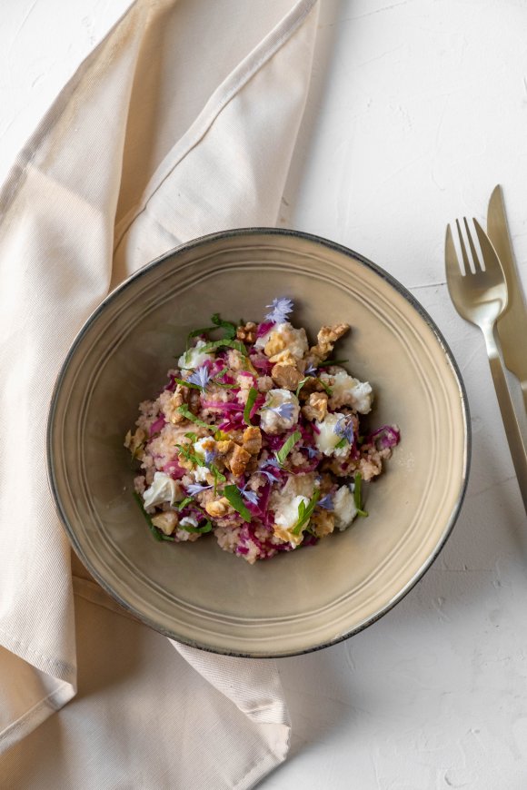 Couscous met rodekool, geitenkaas en appel