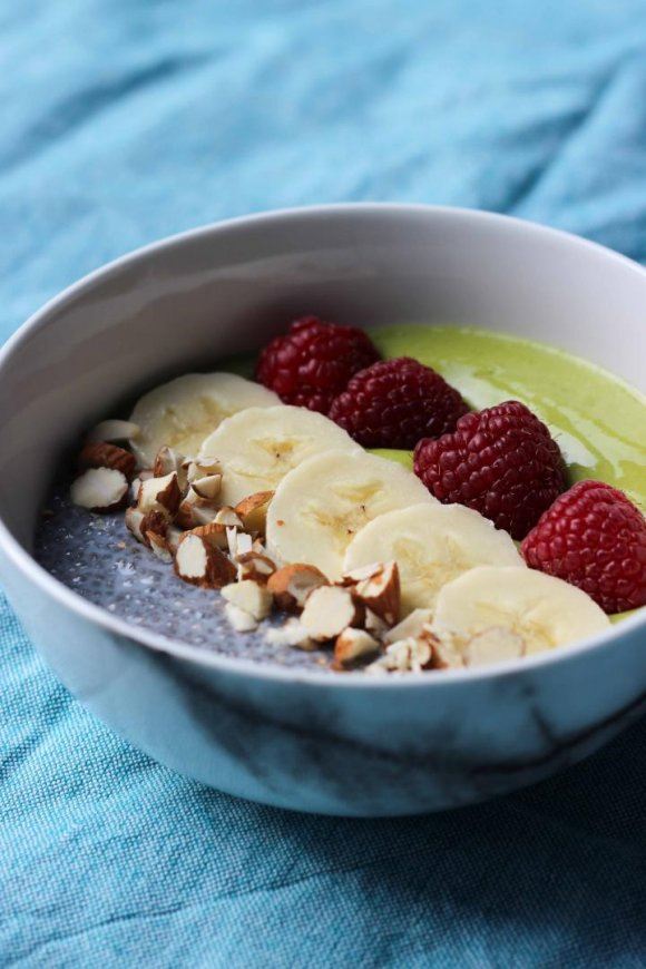 Groene smoothiebowl met chiapudding