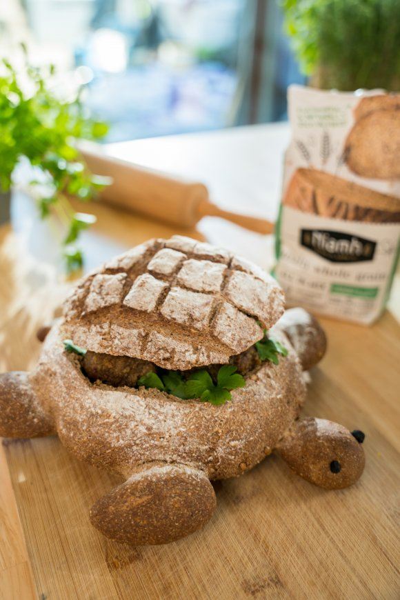 Gevuld brood met gehaktballen