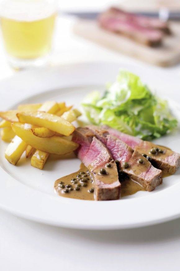 Steak met frieten en peperroomsaus