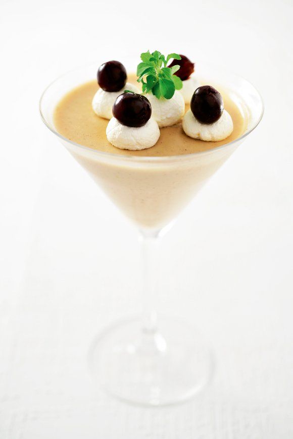 Panna cotta met amarenakersen