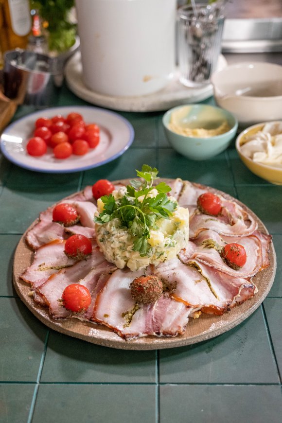 Porchetta met mosterd en aardappelsalade