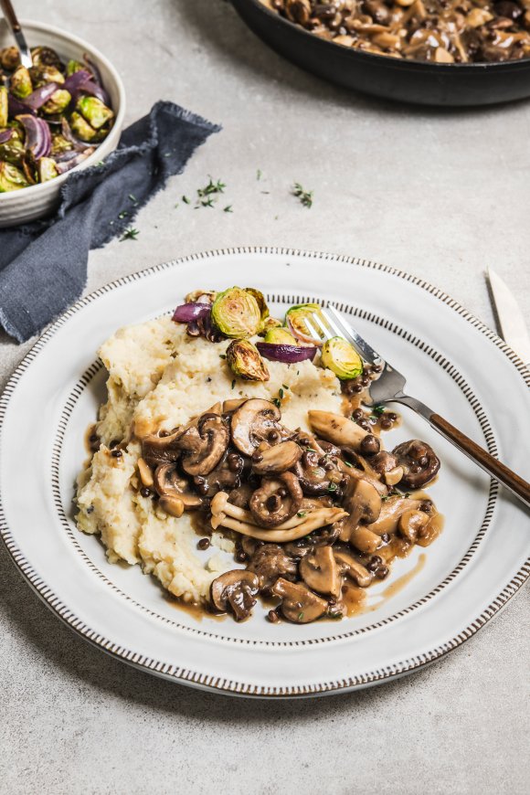 Champignonragout met geroosterde spruitjes en knolselderijpuree