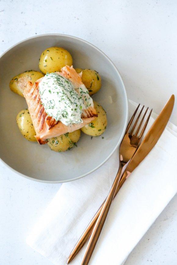 Gebakken gerookte zalm met kruidenroom