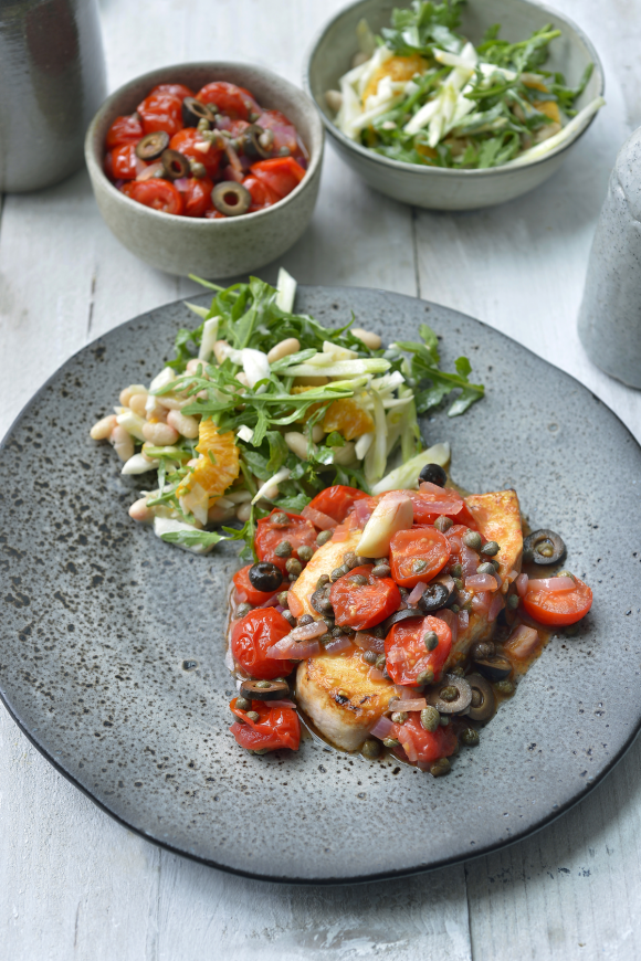 Zwaardvis met mediterraanse tomatensalsa