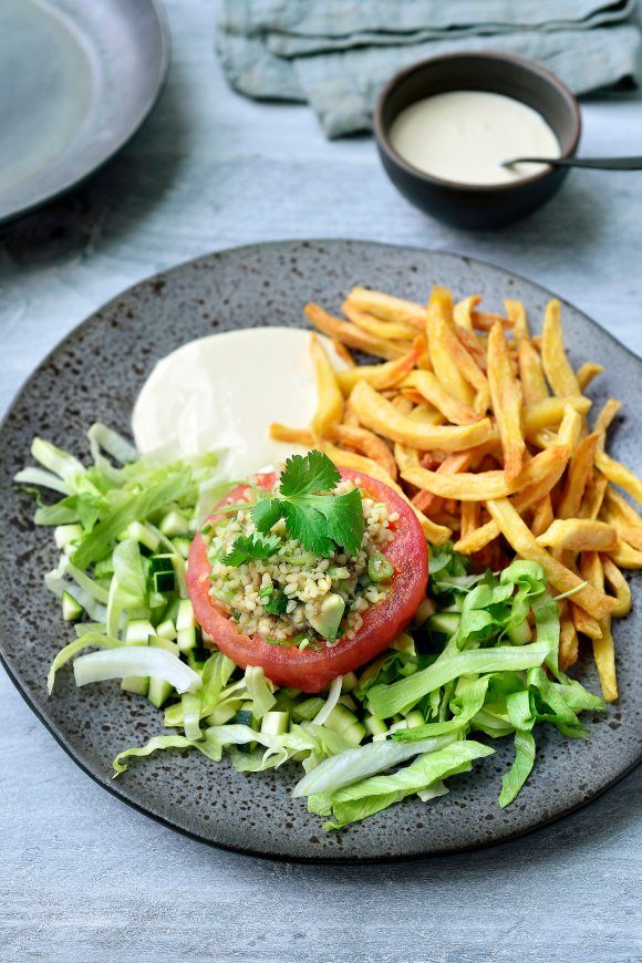 Gevulde tomaat met frietjes