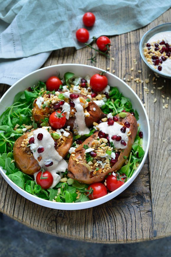 Gevulde zoete aardappel met linzen en feta