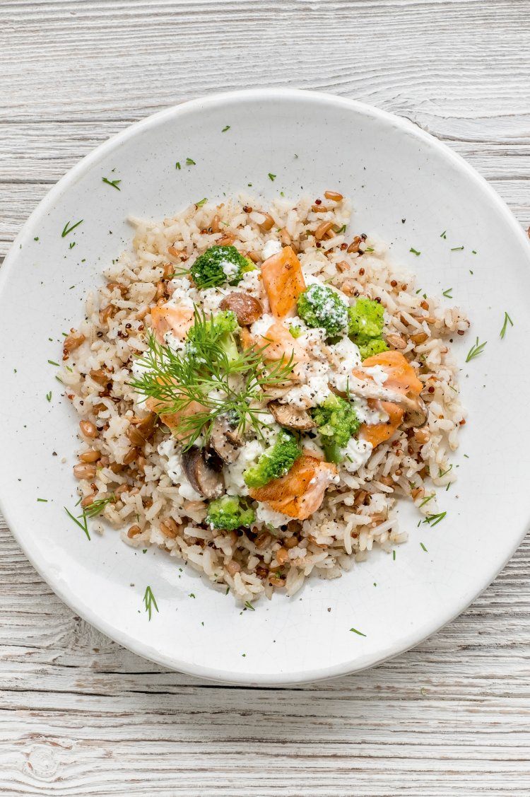 Recept Bruine Rijst Spelt En Quinoa Met Zalm Broccoli En Champignons Njam