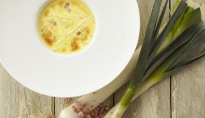 Soufflé van prei, spek & ham