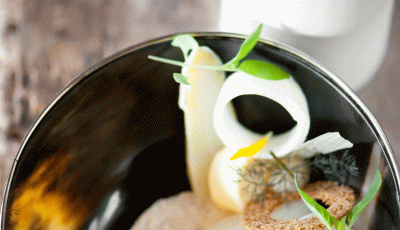 Asperges met noordzeekrab en kwartelei