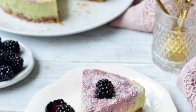 Vegan cheesecake met limoen en braambessen